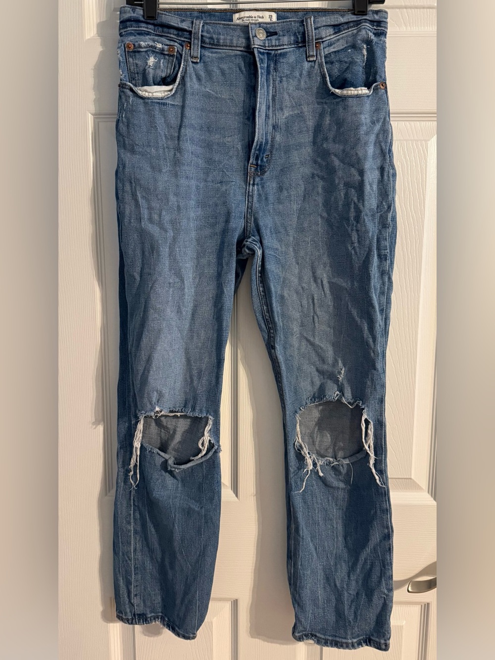 Abercrombie & Fitch Ultra High Rise Ankle Straight Distressed Jeans Size 29